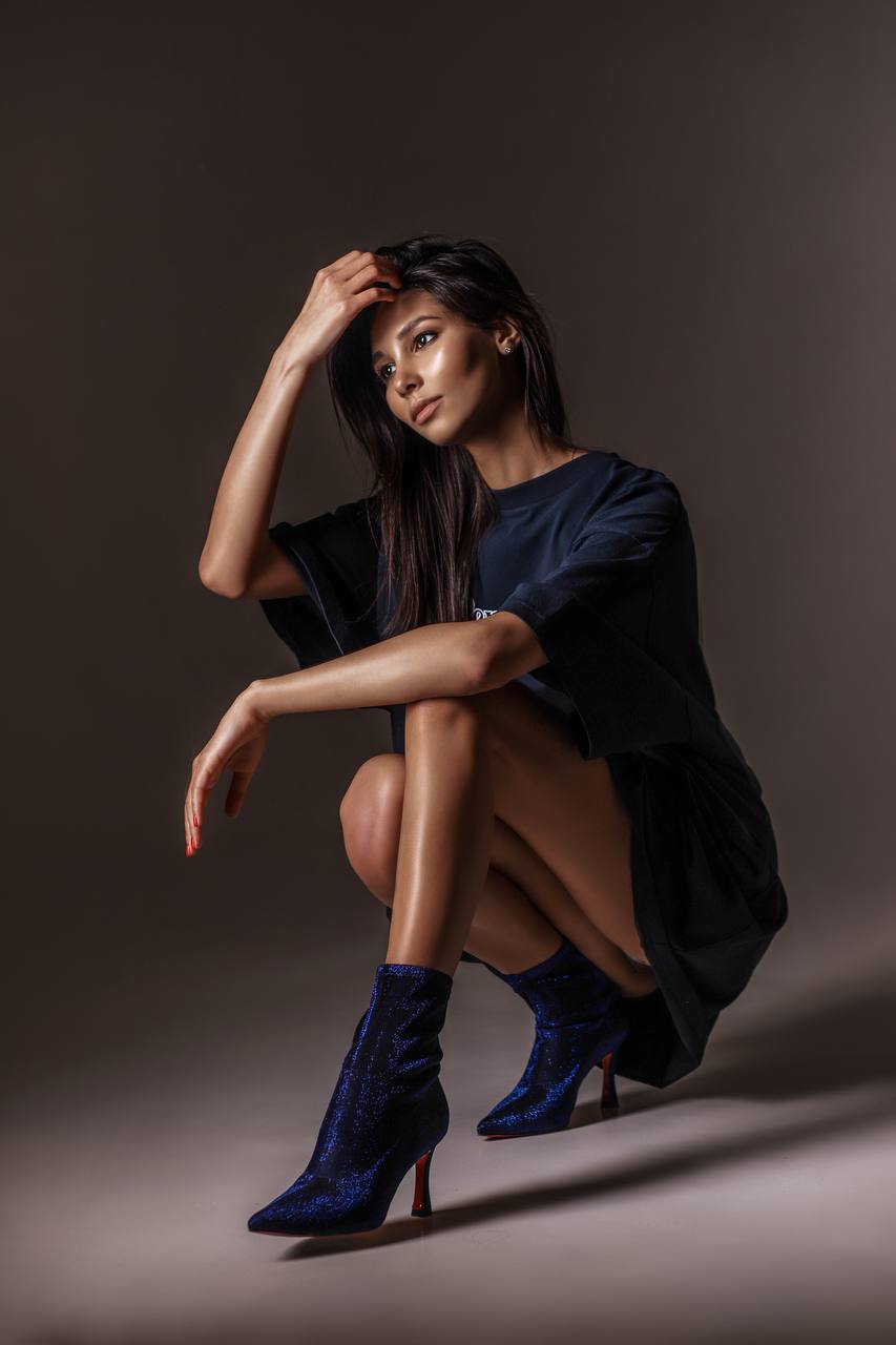 ELIZAVETA R