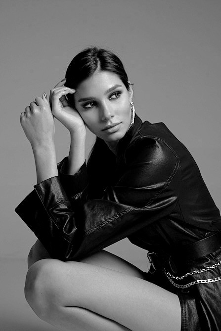 ELIZAVETA R