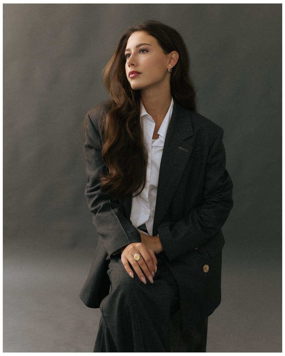 ANNA BLACK