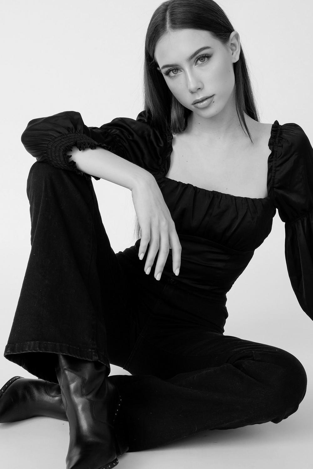 ANNA BLACK