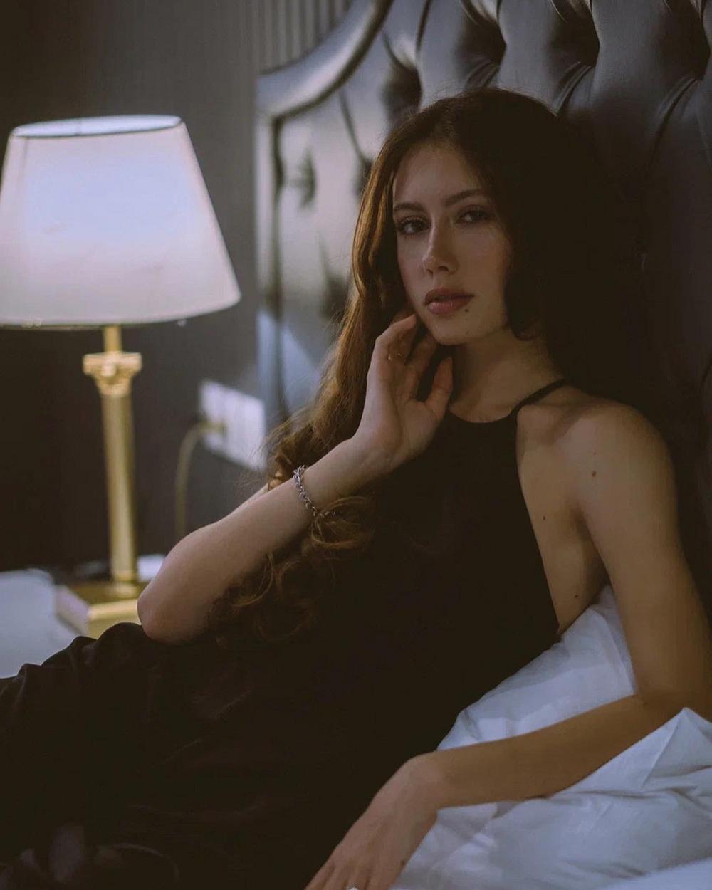 ANNA BLACK
