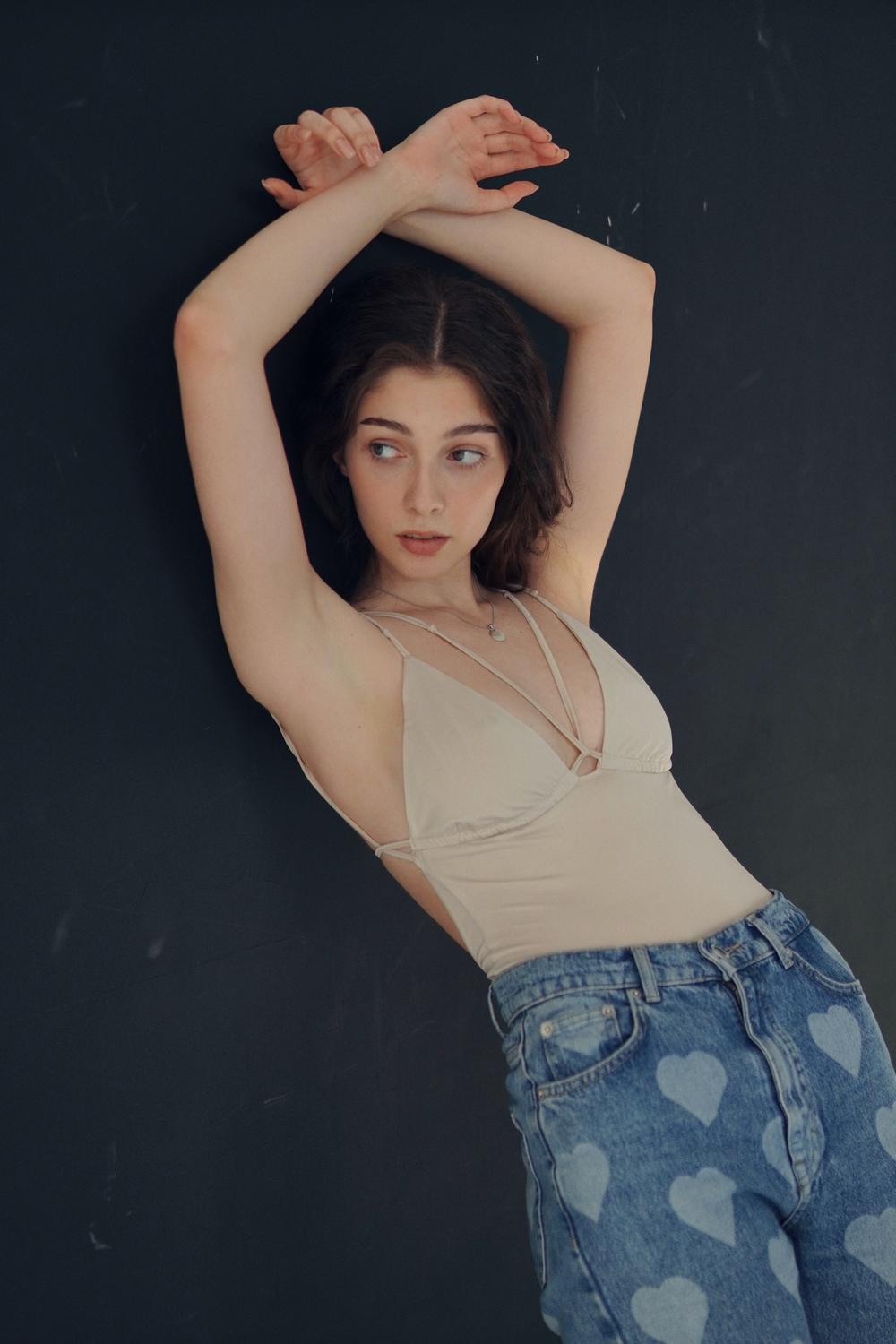 ALISA T