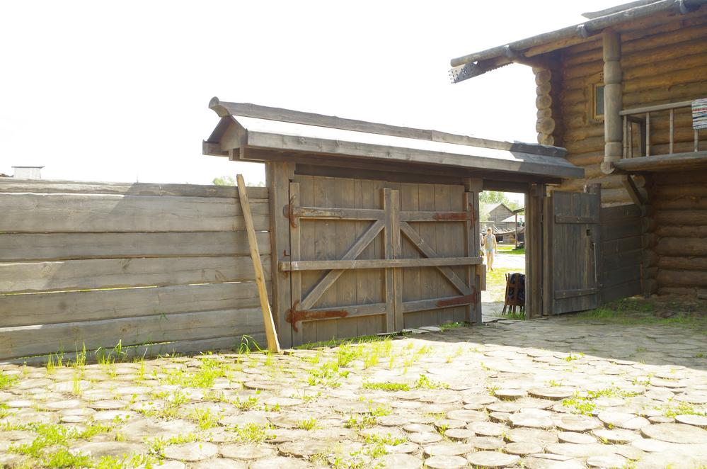 Ворота на подворье Ремезова 