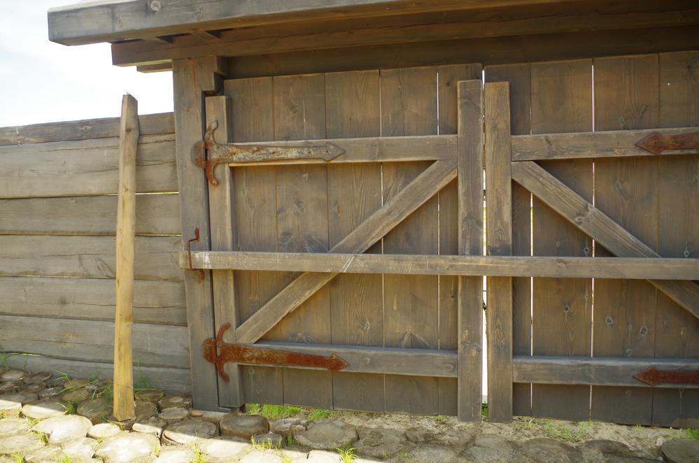 Ворота на подворье Ремезова 