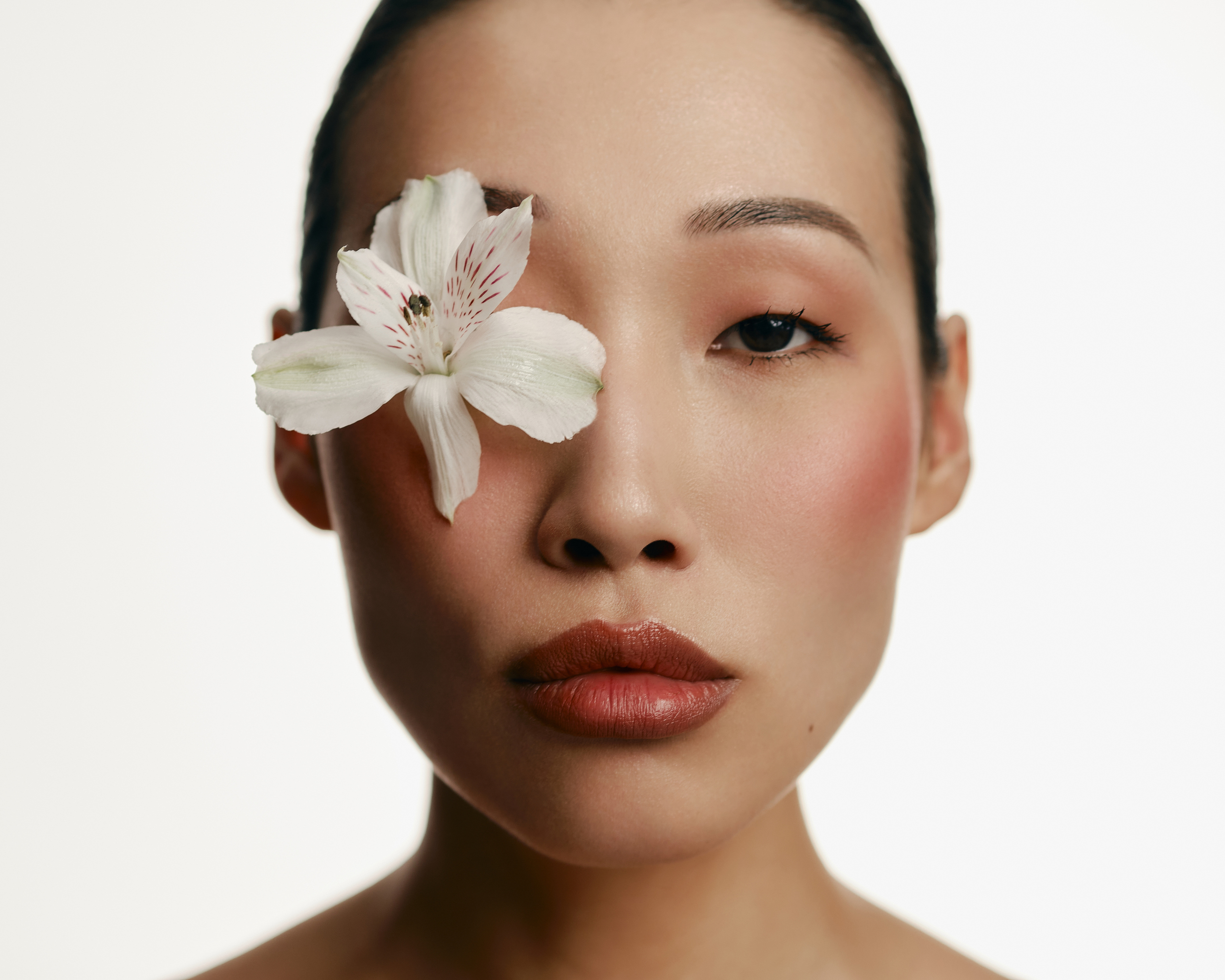 Editorial portrait by Sommer Elizaveta