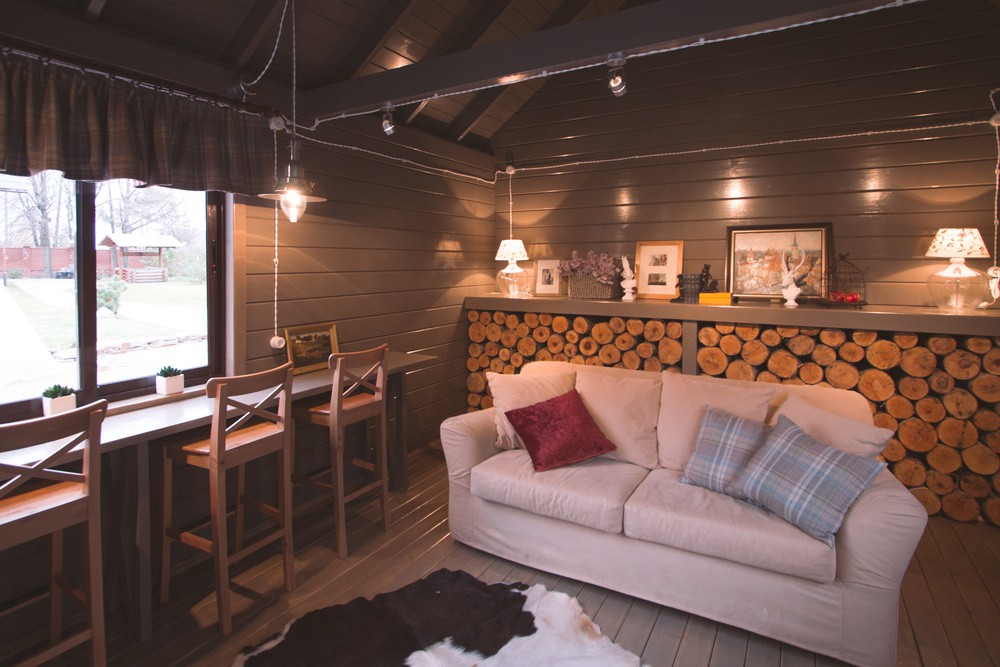 SMALL CHALET