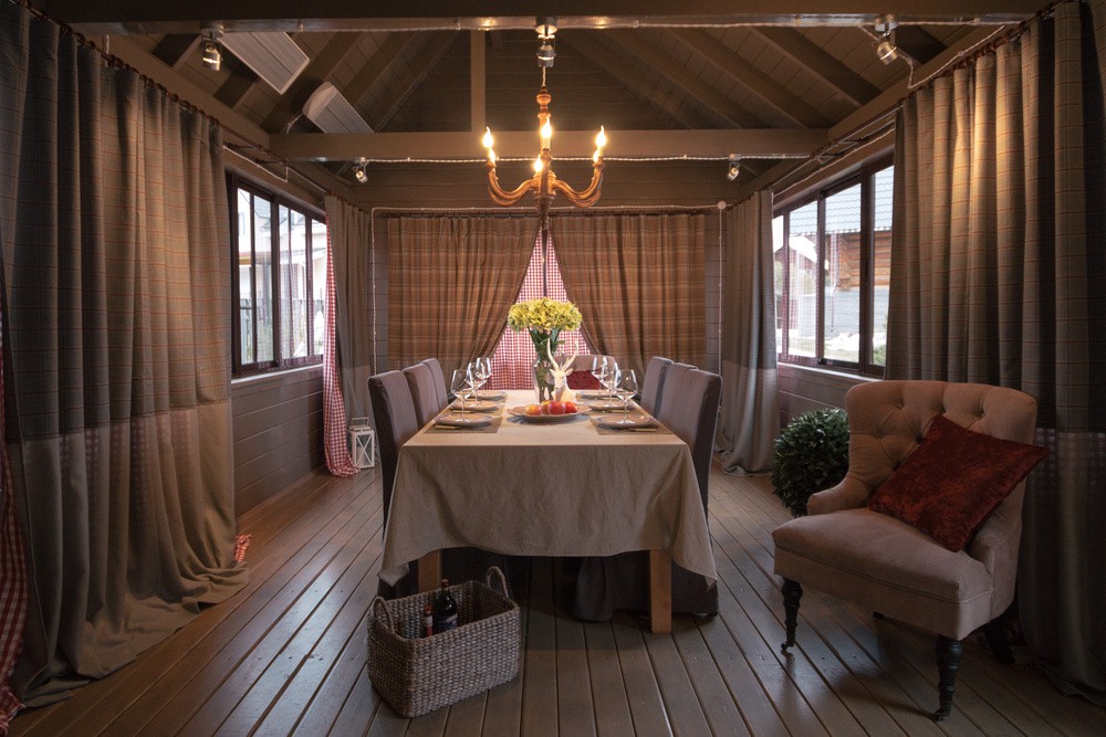 SMALL CHALET