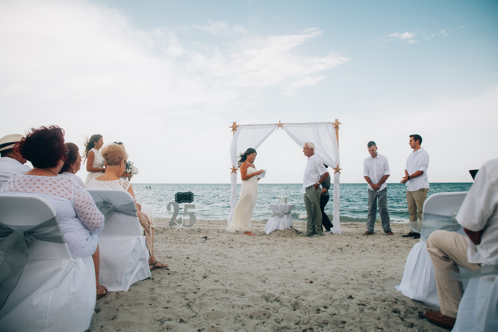 Robert and Elina beach wedding