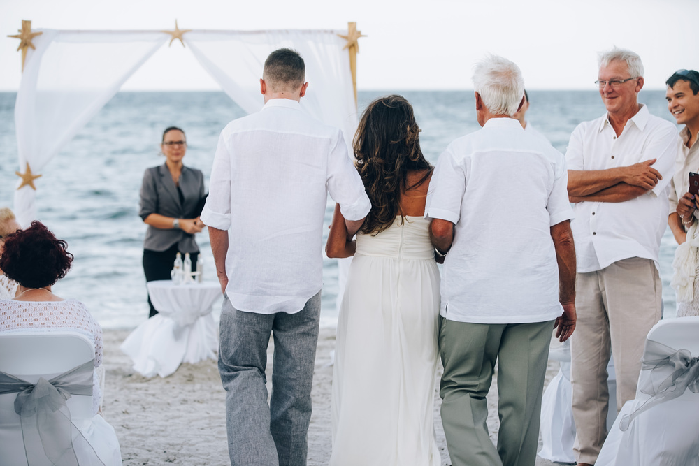 Robert and Elina beach wedding