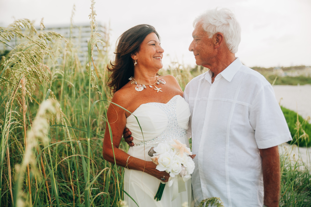 Robert and Elina beach wedding