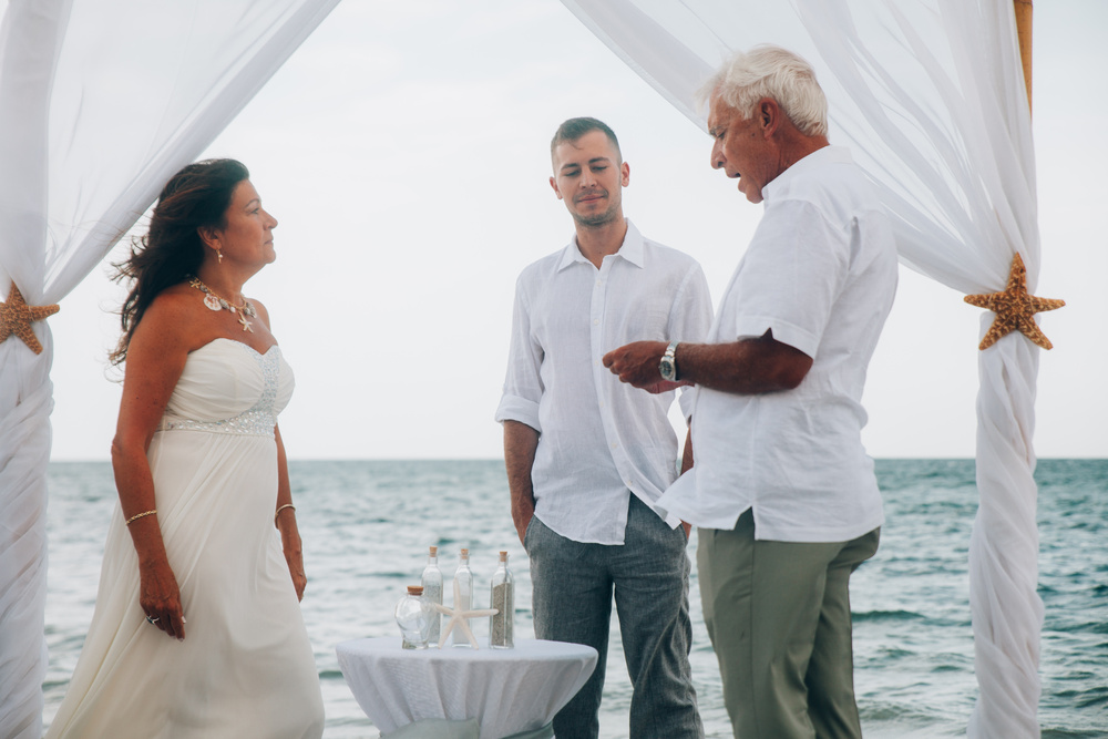 Robert and Elina beach wedding