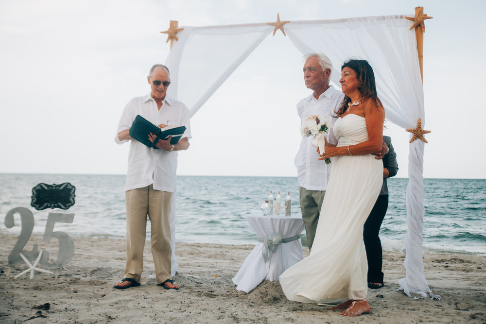 Robert and Elina beach wedding