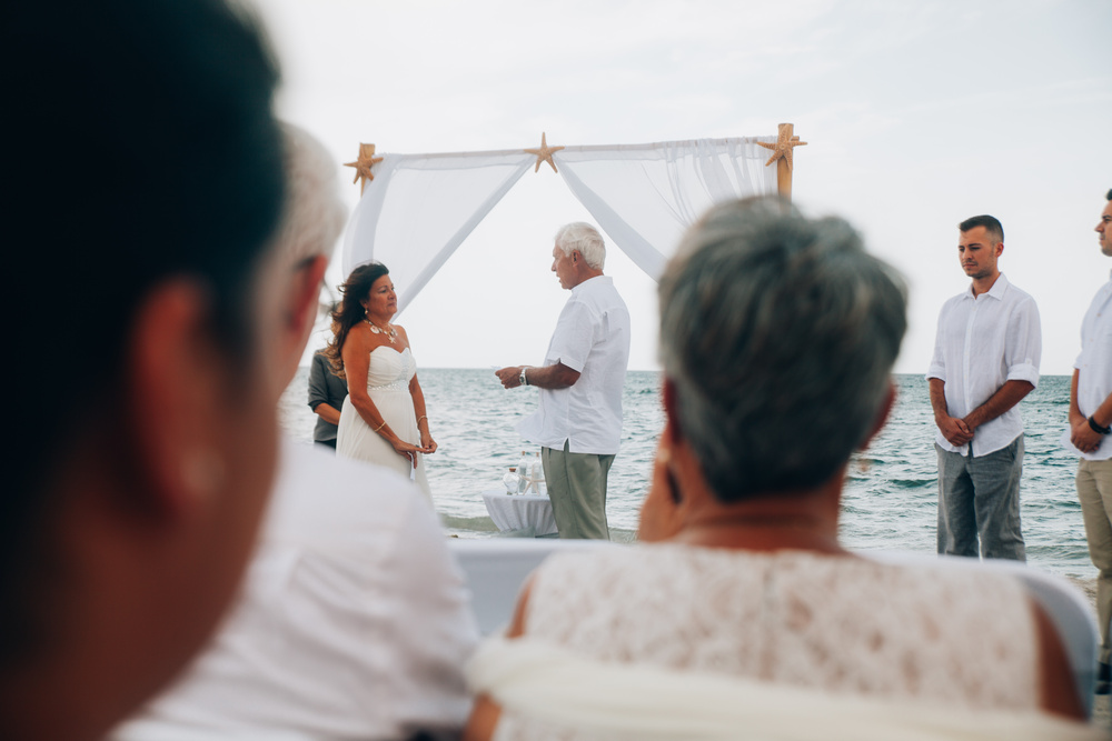 Robert and Elina beach wedding