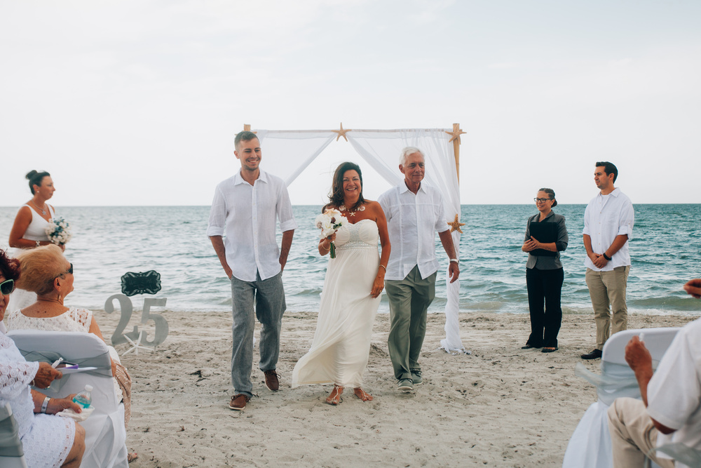 Robert and Elina beach wedding