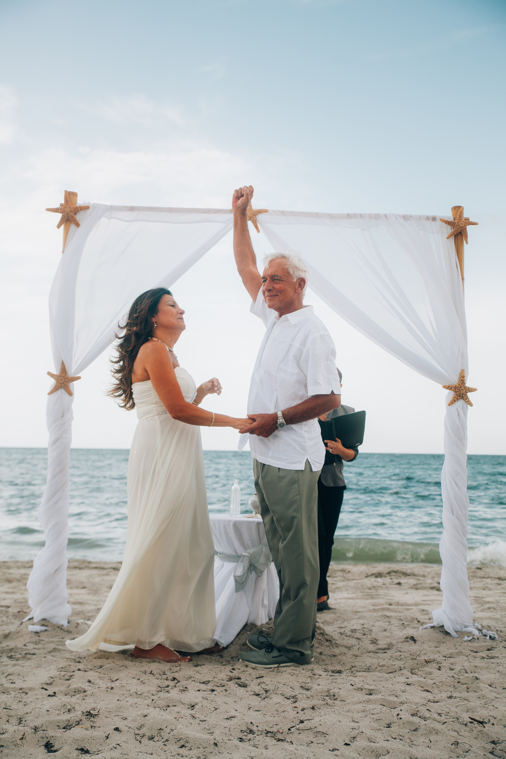 Robert and Elina beach wedding