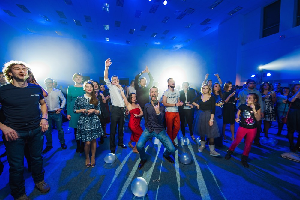НОВОГОДНЯЯ ВЕЧЕРИНКА ACRONIS RACING NIGHT 