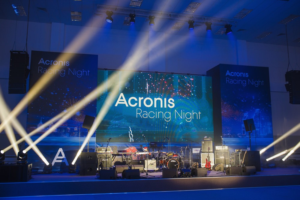 НОВОГОДНЯЯ ВЕЧЕРИНКА ACRONIS RACING NIGHT 