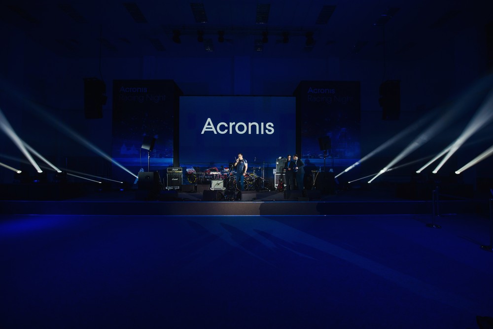 НОВОГОДНЯЯ ВЕЧЕРИНКА ACRONIS RACING NIGHT 