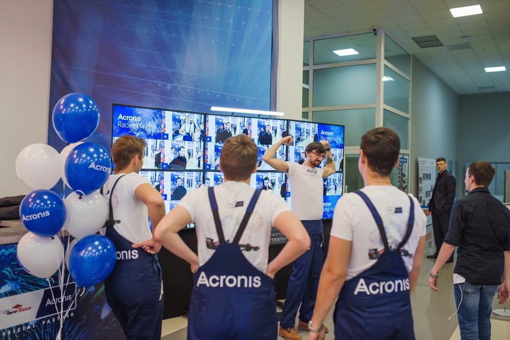 НОВОГОДНЯЯ ВЕЧЕРИНКА ACRONIS RACING NIGHT 