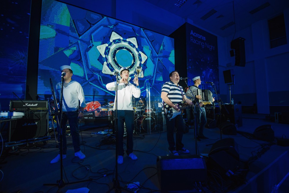 НОВОГОДНЯЯ ВЕЧЕРИНКА ACRONIS RACING NIGHT 