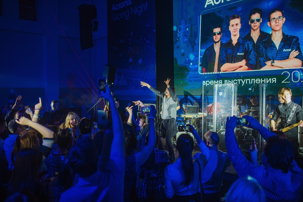 НОВОГОДНЯЯ ВЕЧЕРИНКА ACRONIS RACING NIGHT 